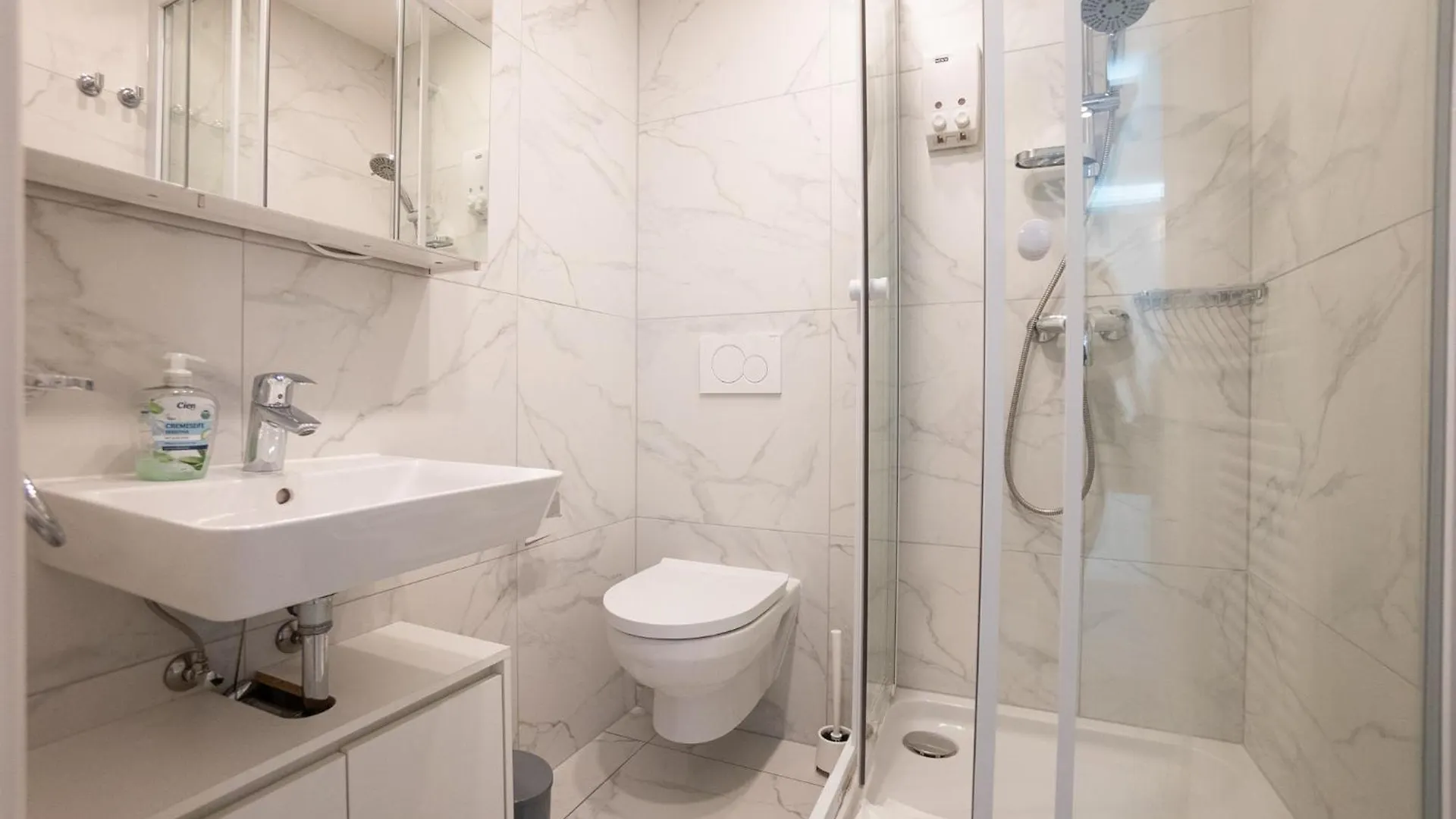 Modern Studio With Queen-Size Bed, Self Check-In ウィーン オーストリア