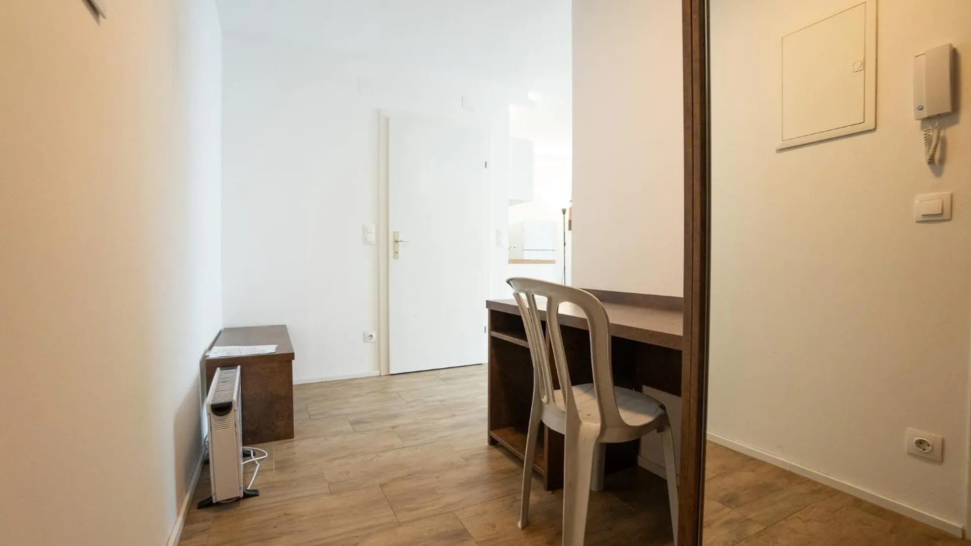 דירה וינה Modern Studio With Queen-Size Bed, Self Check-In