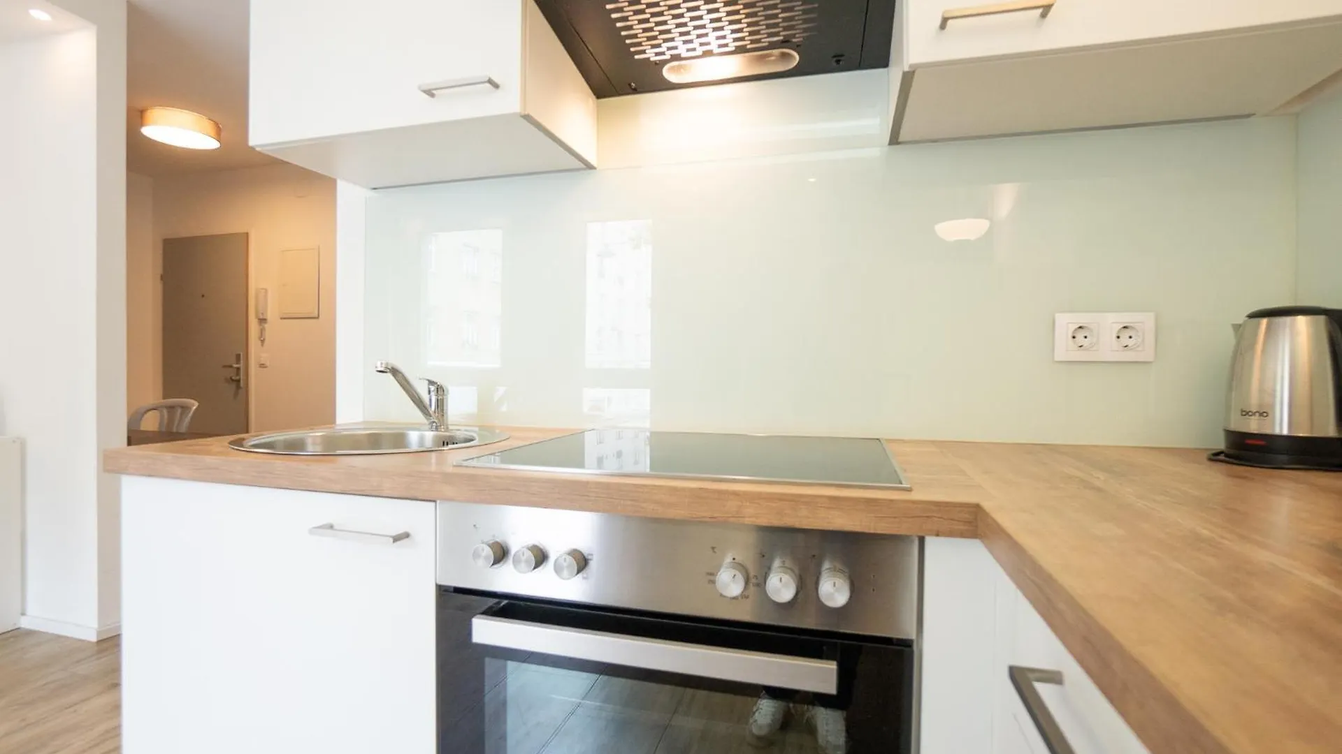 דירה וינה Modern Studio With Queen-Size Bed, Self Check-In